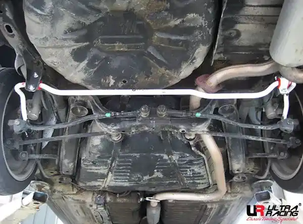 Zadní stabilizátor Ultra Racing na Nissan Bluebird U13 1.8 (92-96) - 19mm Finální Výprodej