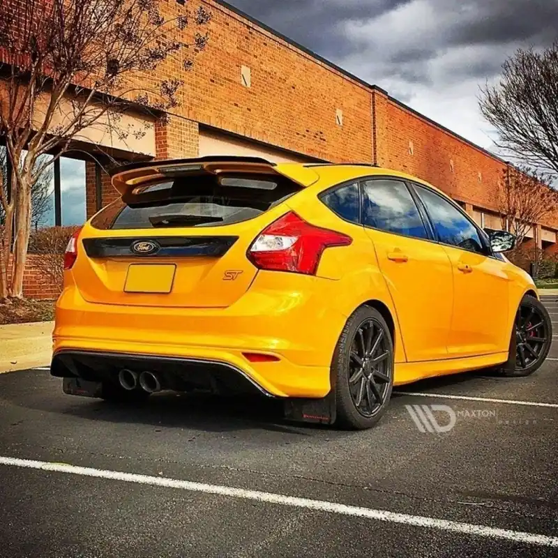 Víkendová Akce Středový spoiler pod zadní nárazník Ford Focus ST Mk3 (RS Look)