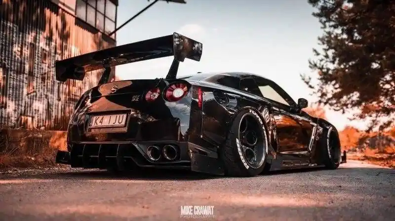 Středový spoiler pod zadní nárazník Nissan GTR Výhodná Nabídka