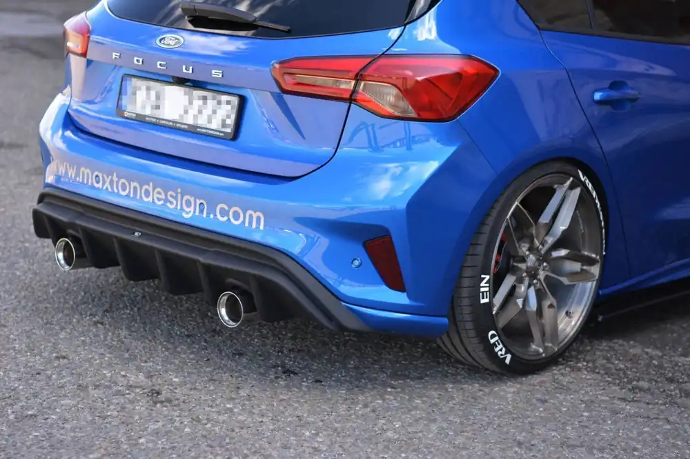 Středový spoiler pod zadní nárazník With Výfuk Ford Focus ST-Line Mk4 Bezpečná Platba