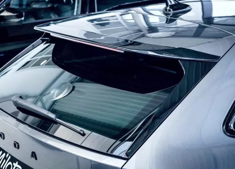 Střešní spoiler - černý lesklý "klavírlak", Octavia IV. Combi / RS Combi 2020- Vysoce Kvalitní